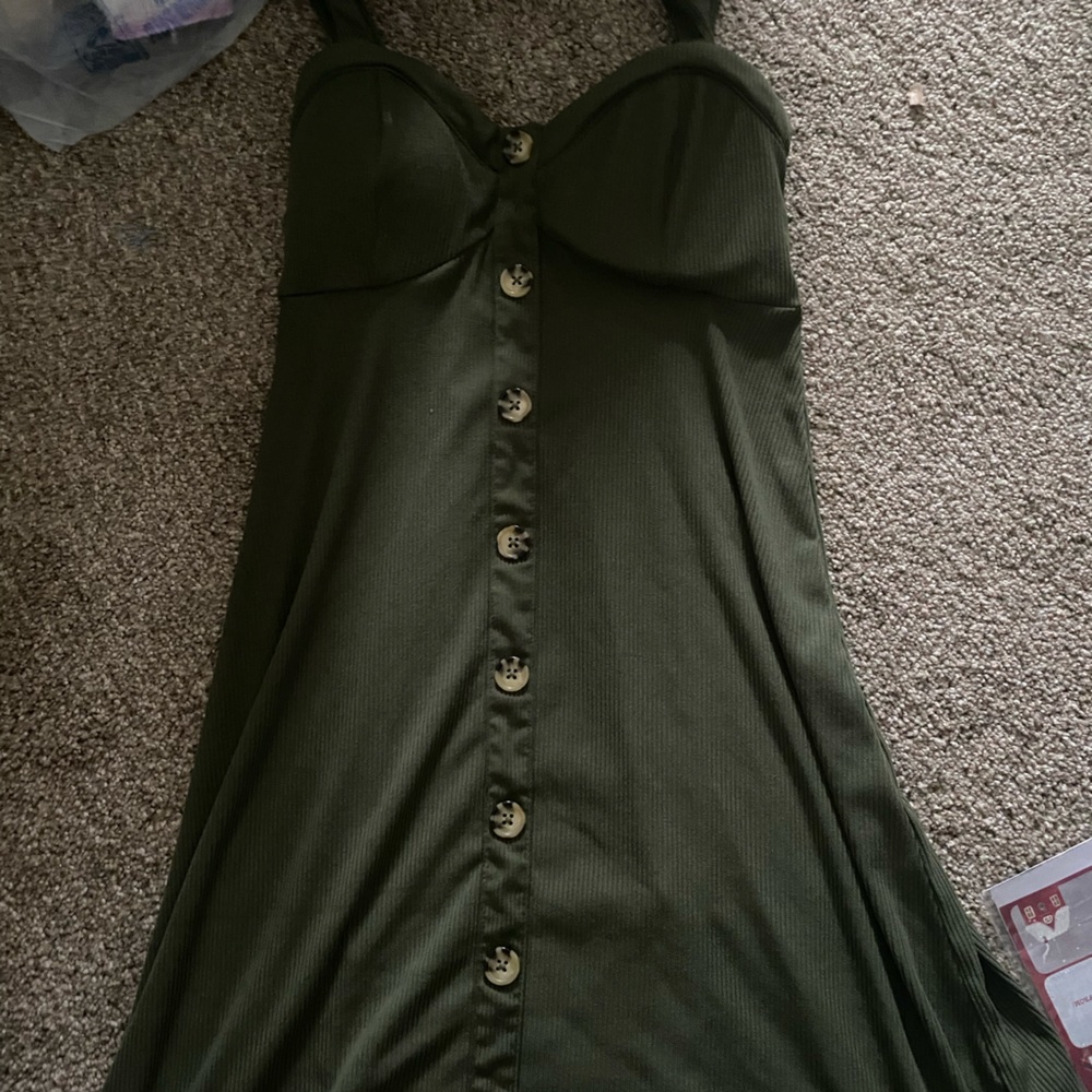 green dress